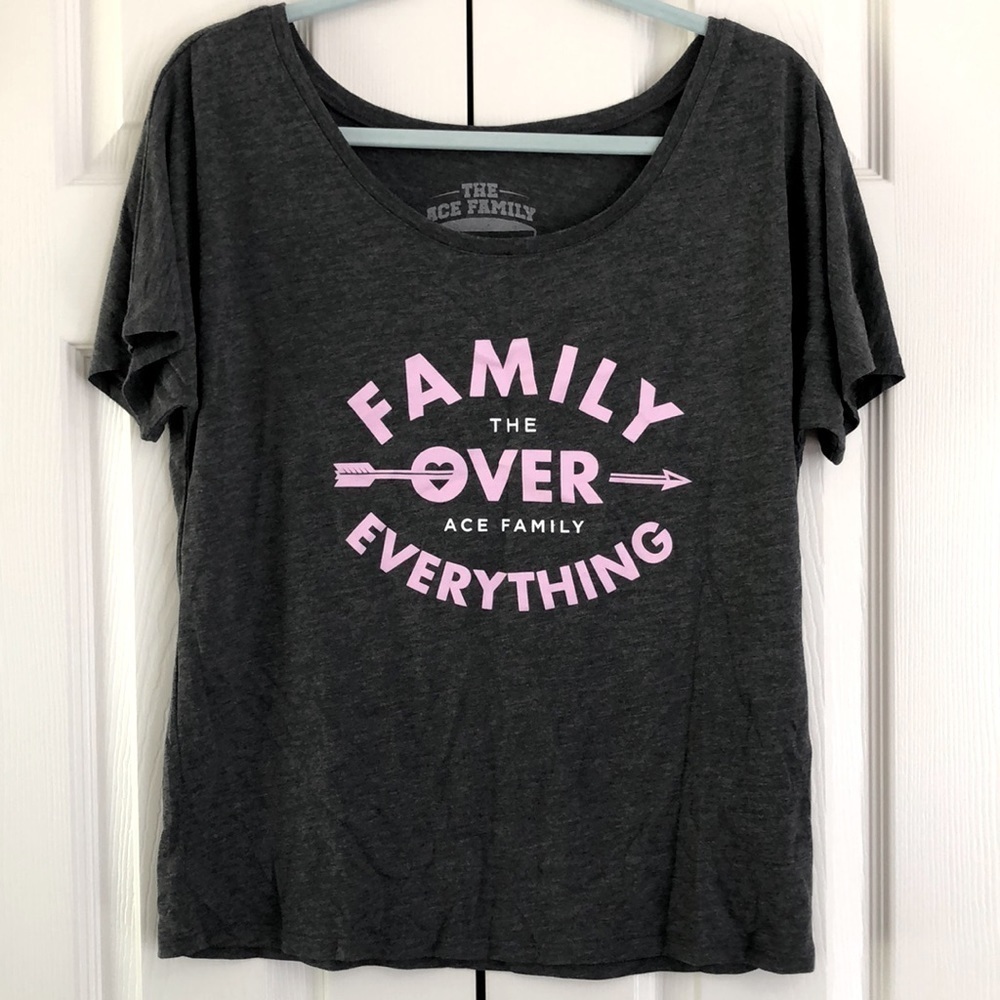 The Ace Family T-shirt Gray Short Sleeve Top Size Small
